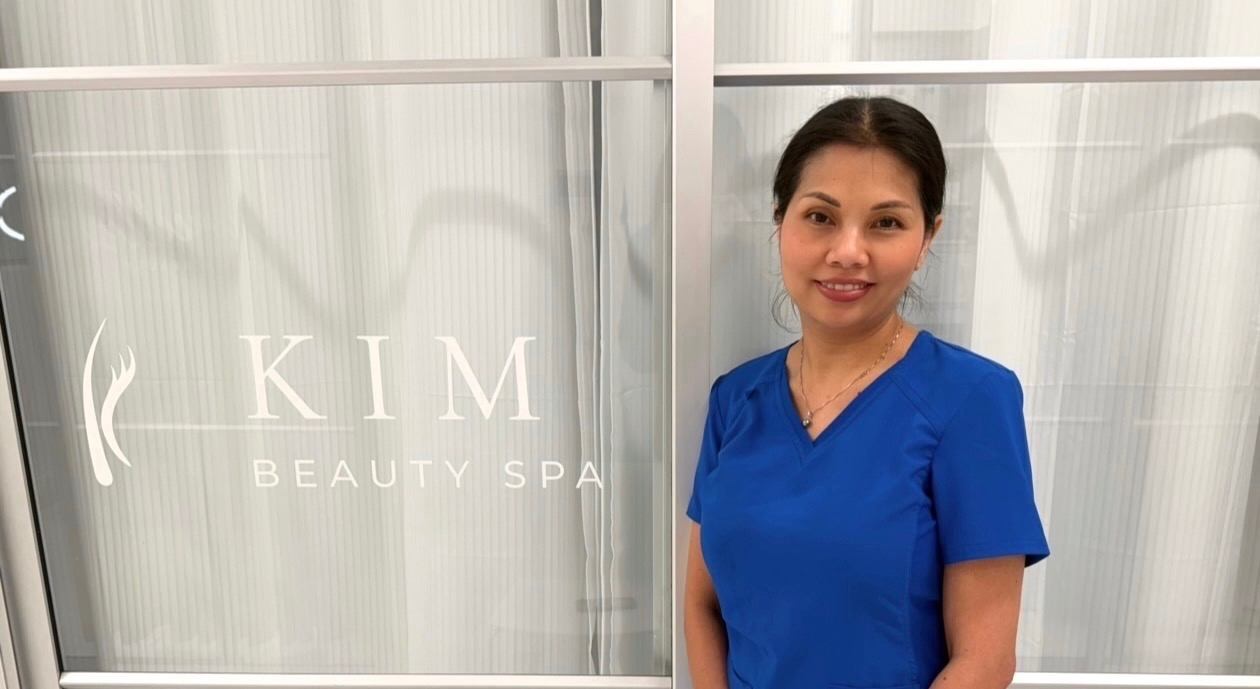 Relaxing head spa facial massage at Kim Beauty Spa