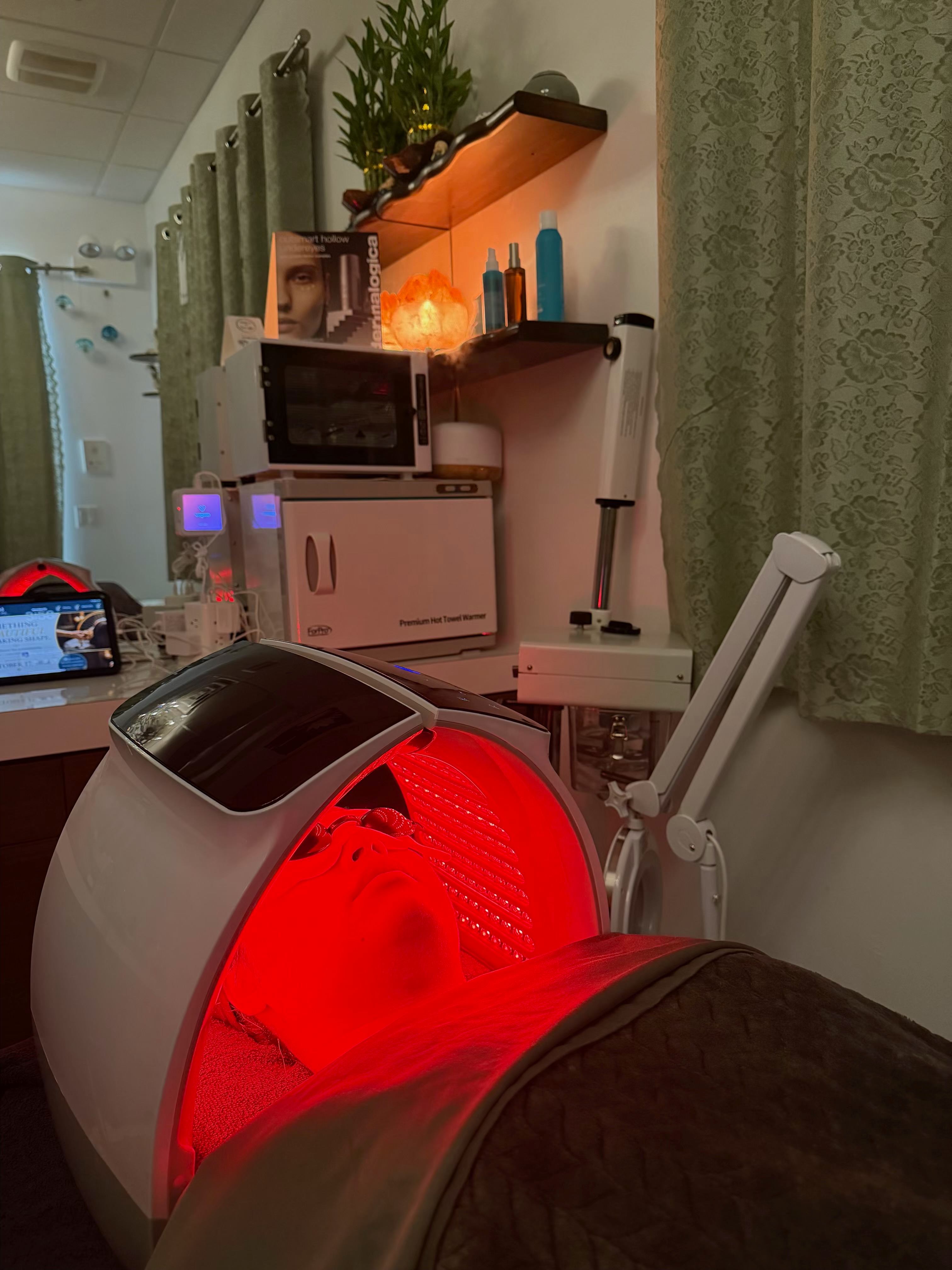 Relaxing head spa facial massage at Kim Beauty Spa