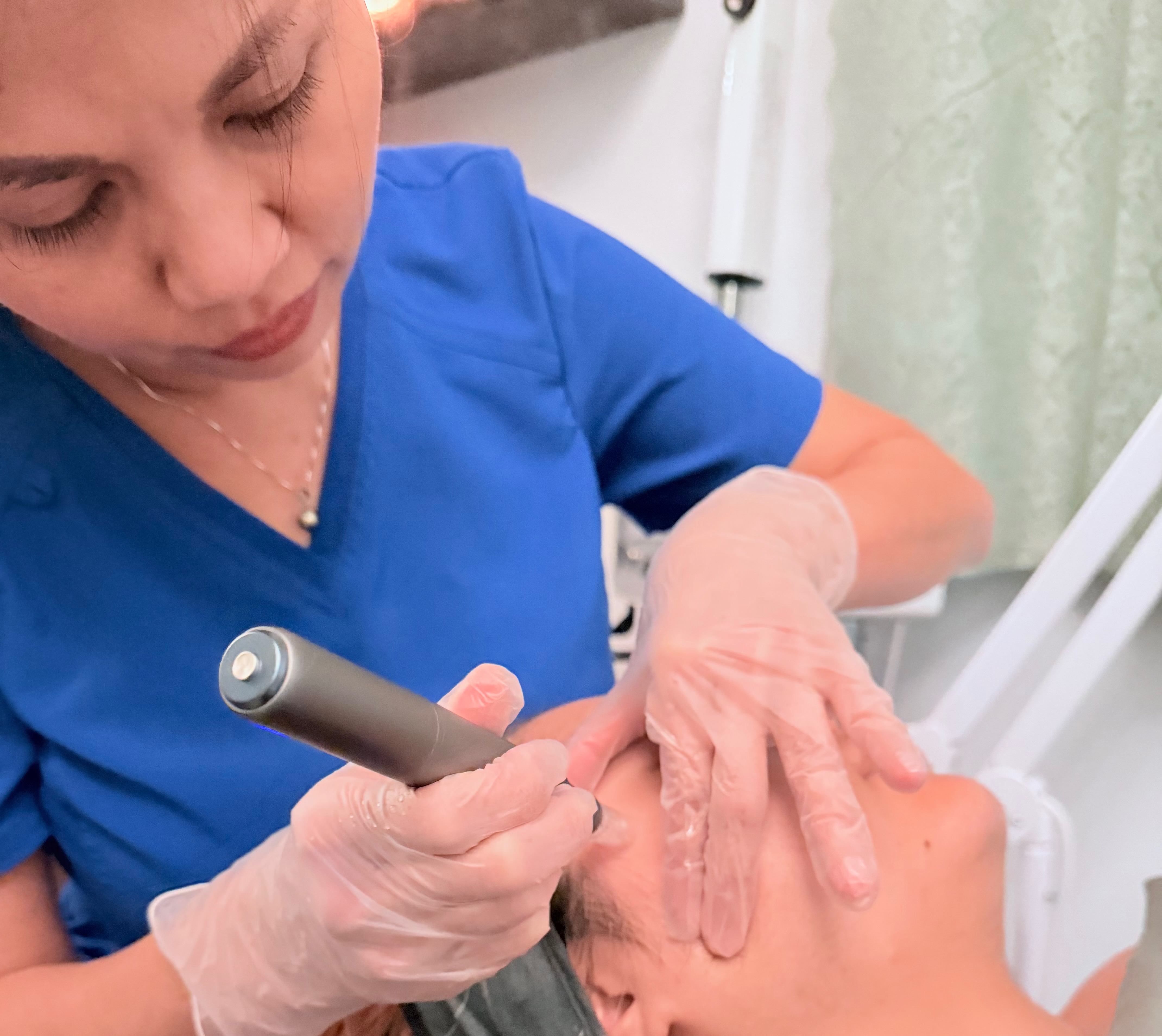 Relaxing head spa facial massage at Kim Beauty Spa