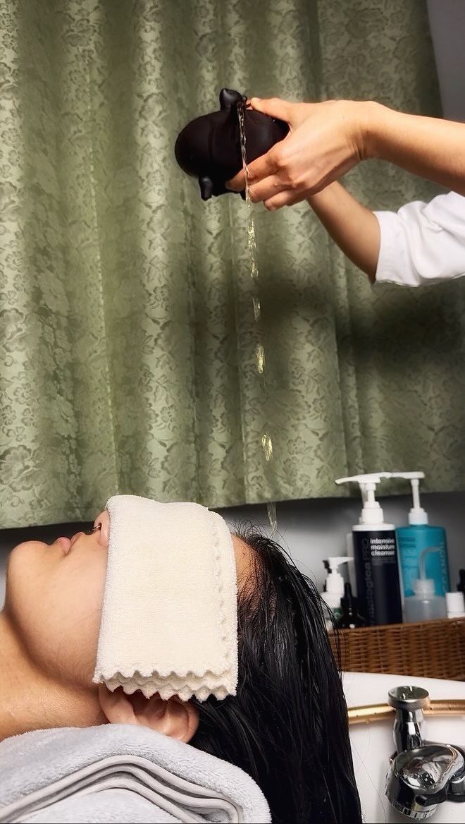 Head spa water pouring treatment